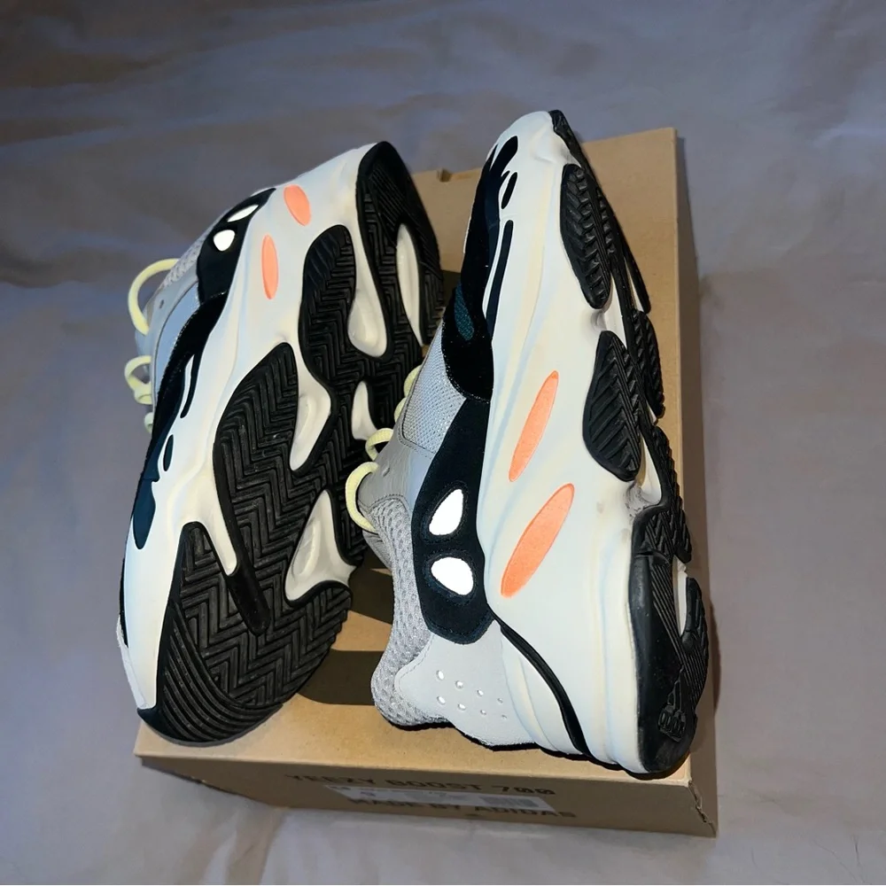 Adidas Yeezy Boost 700 Wave Runner B75571 - Picture 7 of 10
